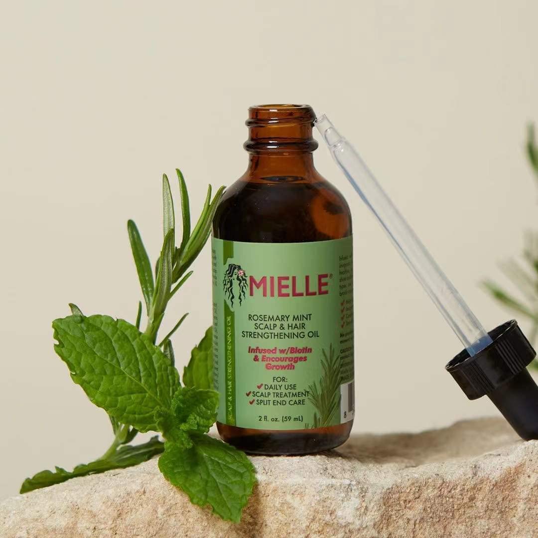 MIELLE Rosemary Mint Scalp & Hair Strengthening Oil Model